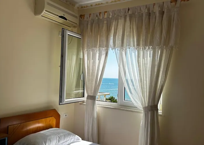 Coastal Bliss Retreat 아파트